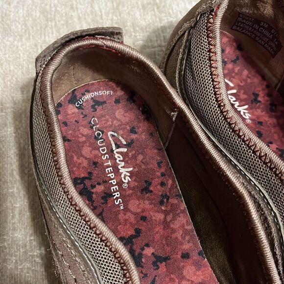Clarks Cloudstepper Brown Flats - Picture 2 of 9